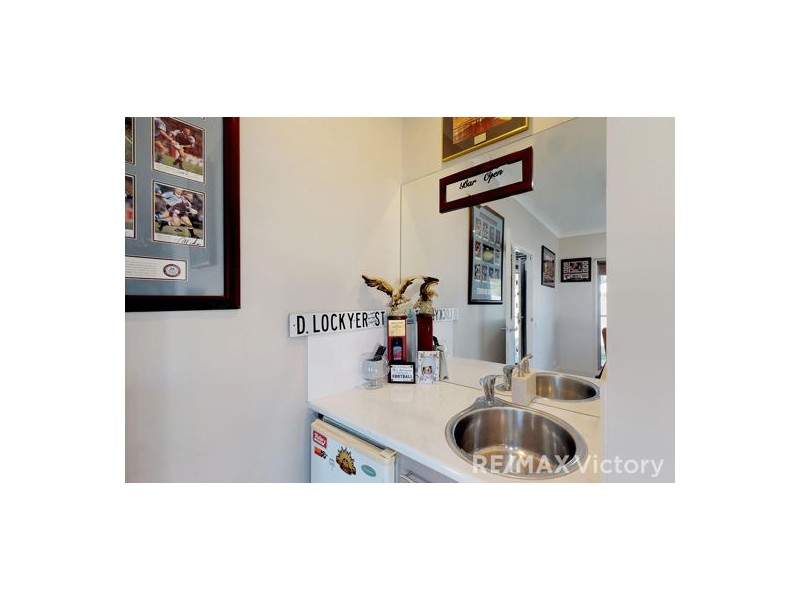 3 Bondi Court, Sandstone Point QLD 4511