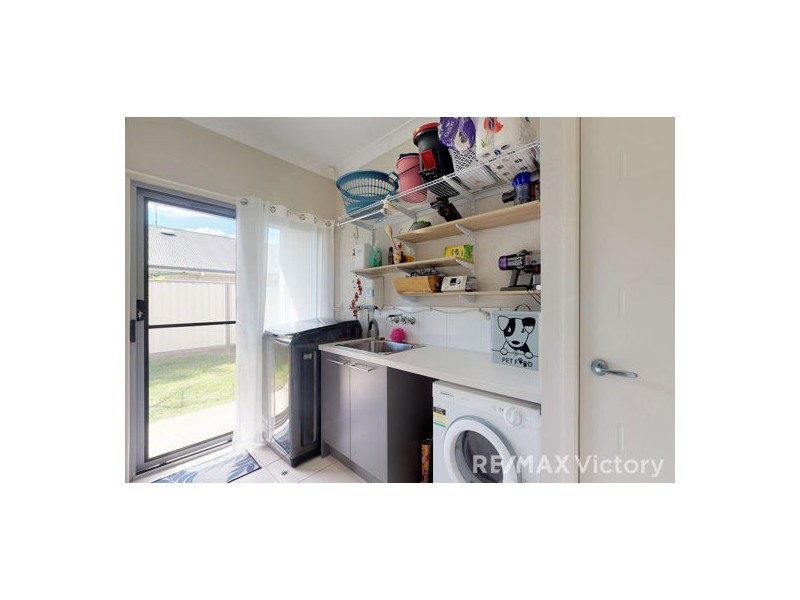 3 Bondi Court, Sandstone Point QLD 4511