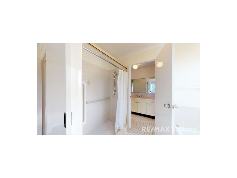 17 Oleron Terrace, Petrie QLD 4502