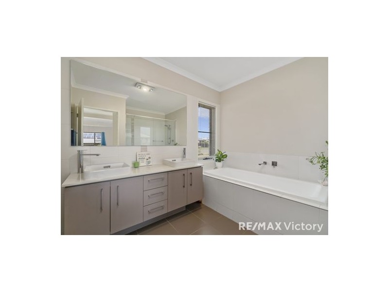 137 Mountaintrack Drive, Wamuran QLD 4512