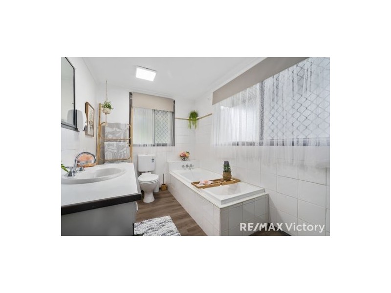 27 Durundur St, Woodford QLD 4514