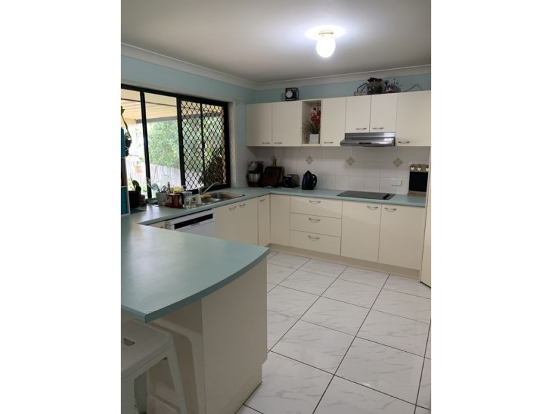 4 Hilltop Court, Morayfield QLD 4506