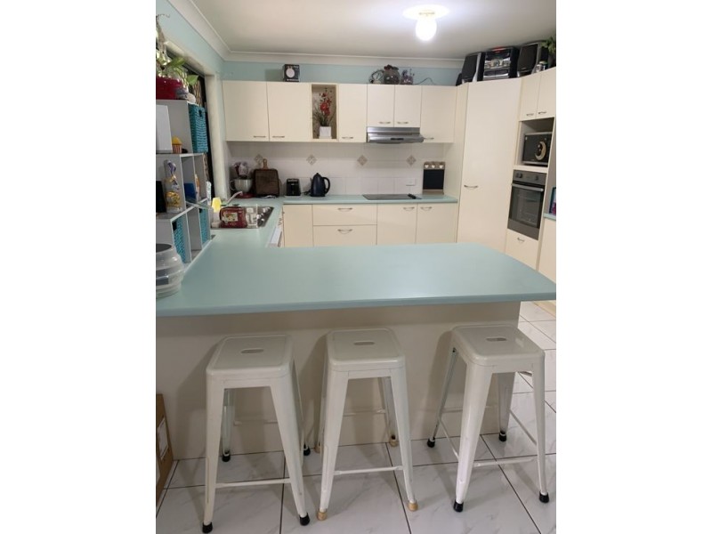 4 Hilltop Court, Morayfield QLD 4506