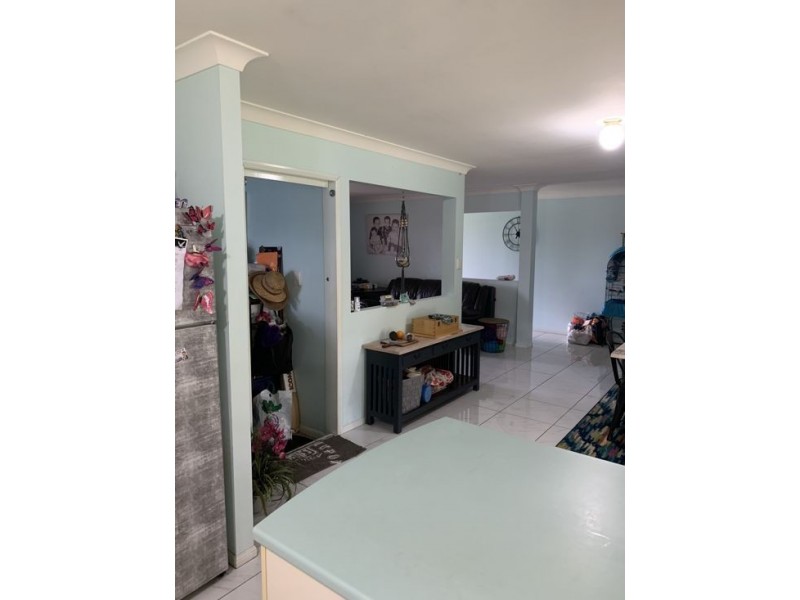 4 Hilltop Court, Morayfield QLD 4506