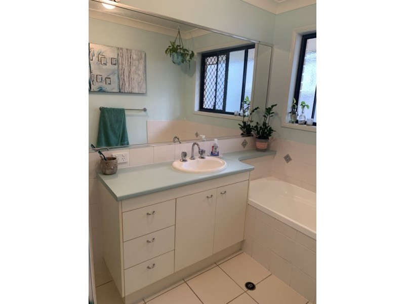 4 Hilltop Court, Morayfield QLD 4506