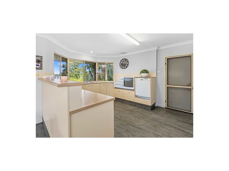 17 Timothy Esplanade, Beachmere QLD 4510