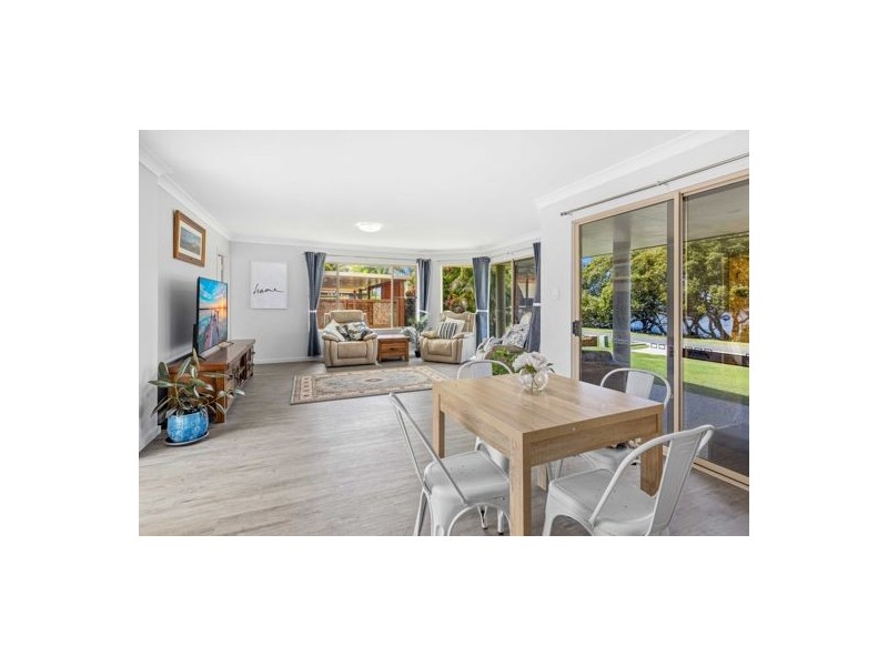 17 Timothy Esplanade, Beachmere QLD 4510