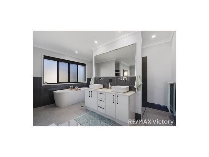 17 Limburg Ave, Caboolture QLD 4510