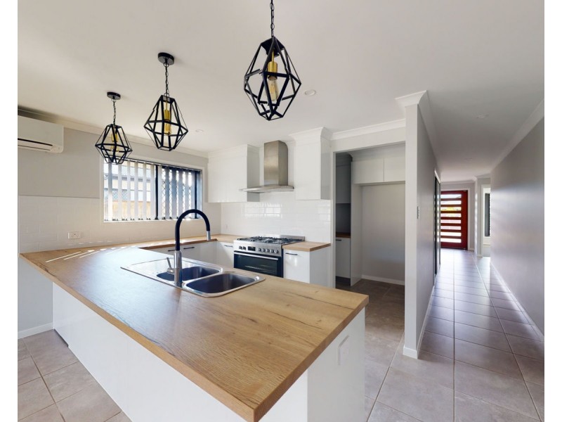 33 Angelica Street, Caboolture QLD 4510