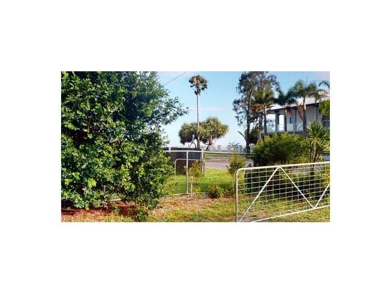 7 Phillip Street, Beachmere QLD 4510