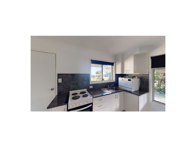 7 Phillip Street, Beachmere QLD 4510