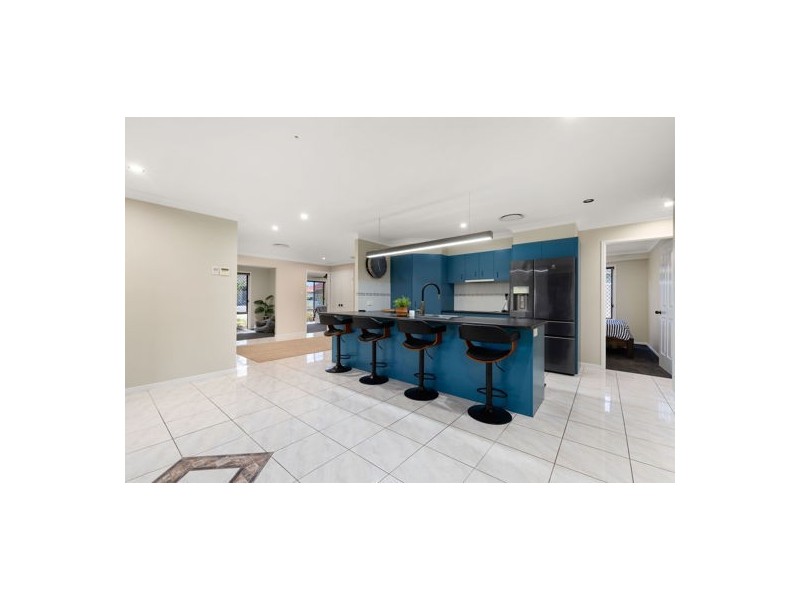 1 Dunwich Court, Sandstone Point QLD 4511