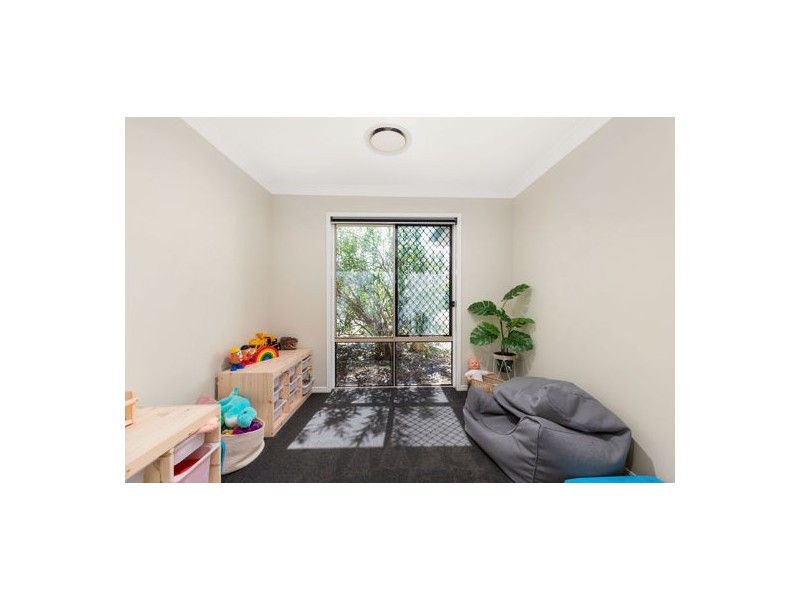 1 Dunwich Court, Sandstone Point QLD 4511