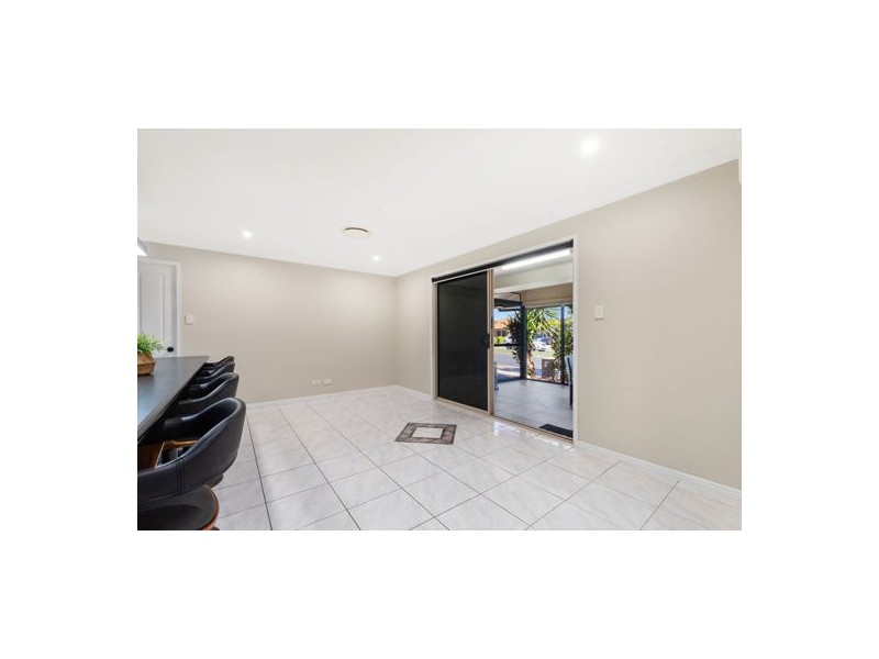 1 Dunwich Court, Sandstone Point QLD 4511