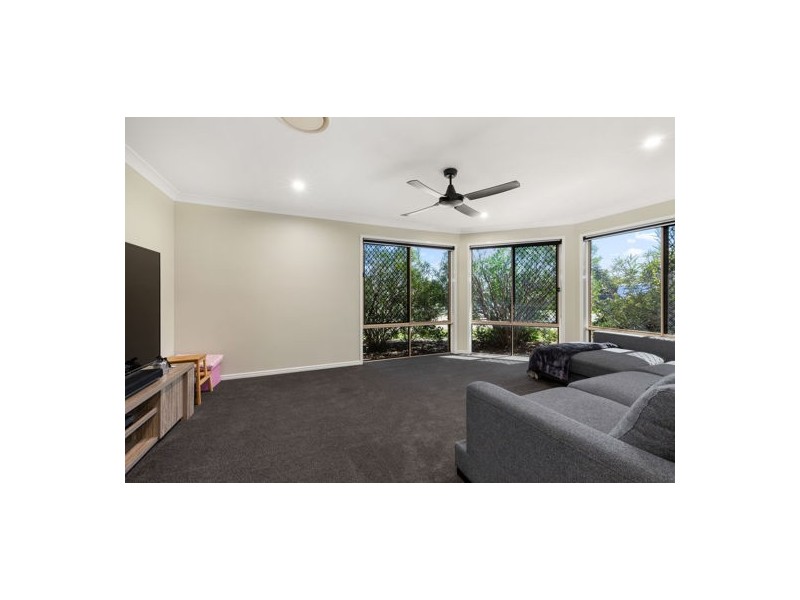 1 Dunwich Court, Sandstone Point QLD 4511