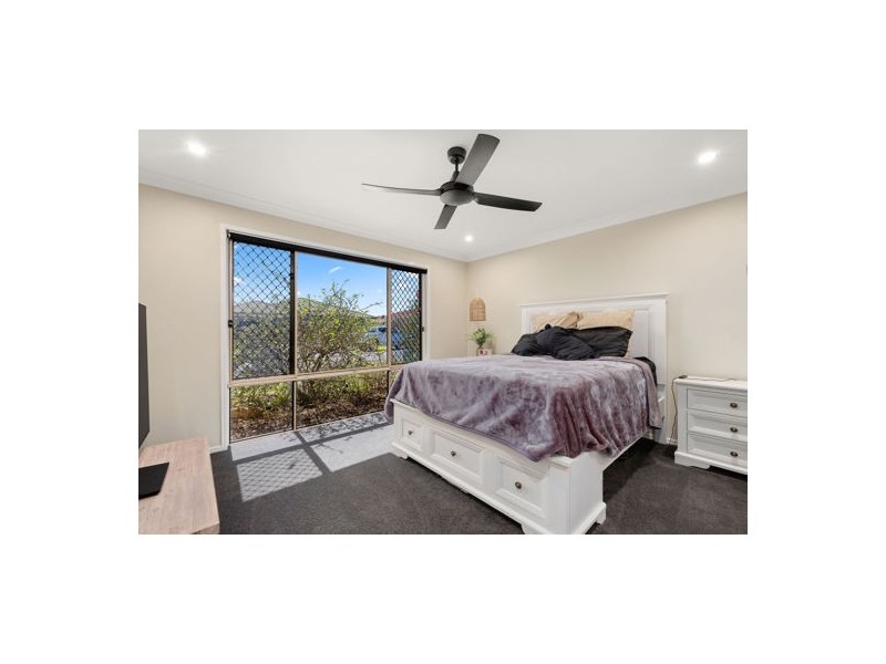 1 Dunwich Court, Sandstone Point QLD 4511