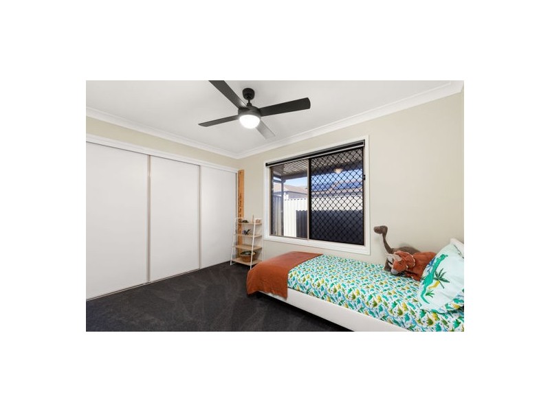 1 Dunwich Court, Sandstone Point QLD 4511