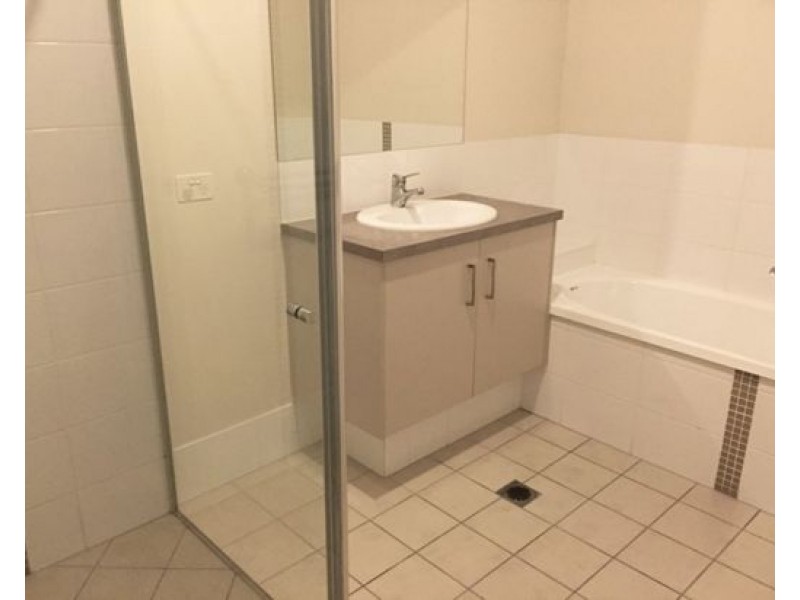 1 & 2/7 King John Drive, Caboolture QLD 4510