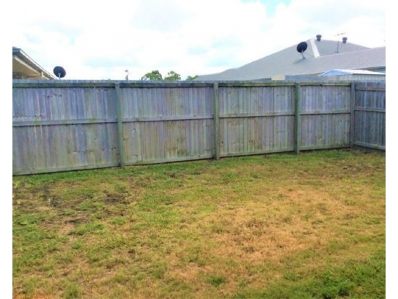 1 & 2/7 King John Drive, Caboolture QLD 4510