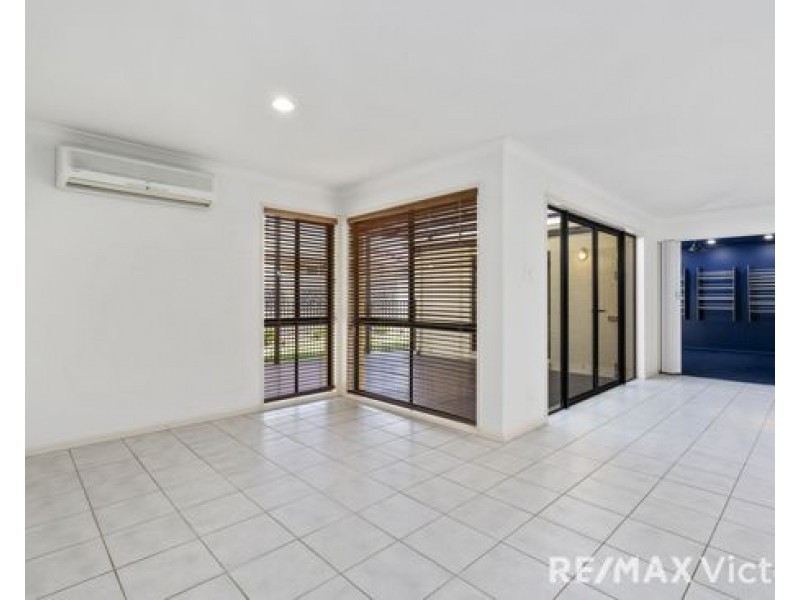 12 Avoca Esplanade, Sandstone Point QLD 4511