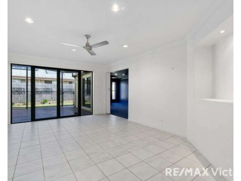 12 Avoca Esplanade, Sandstone Point QLD 4511