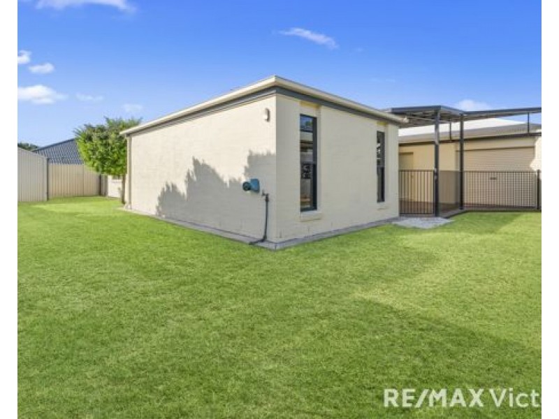 12 Avoca Esplanade, Sandstone Point QLD 4511