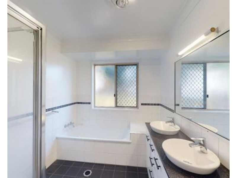 10 Blamey Court, Morayfield QLD 4506
