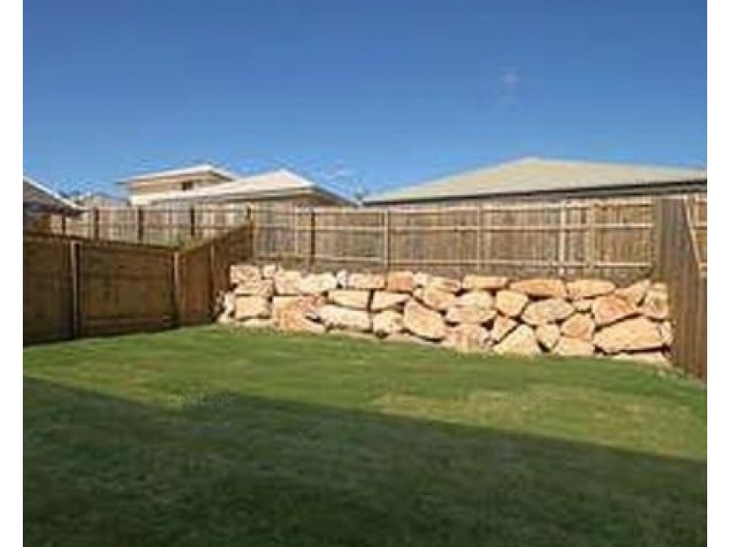 8 Cowen Terrace, North Lakes QLD 4509