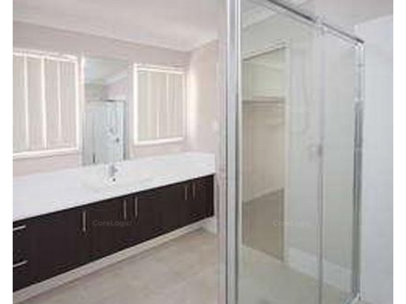 8 Cowen Terrace, North Lakes QLD 4509