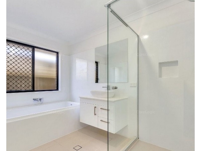 126 Waterside  Esplanade, Caboolture South QLD 4510