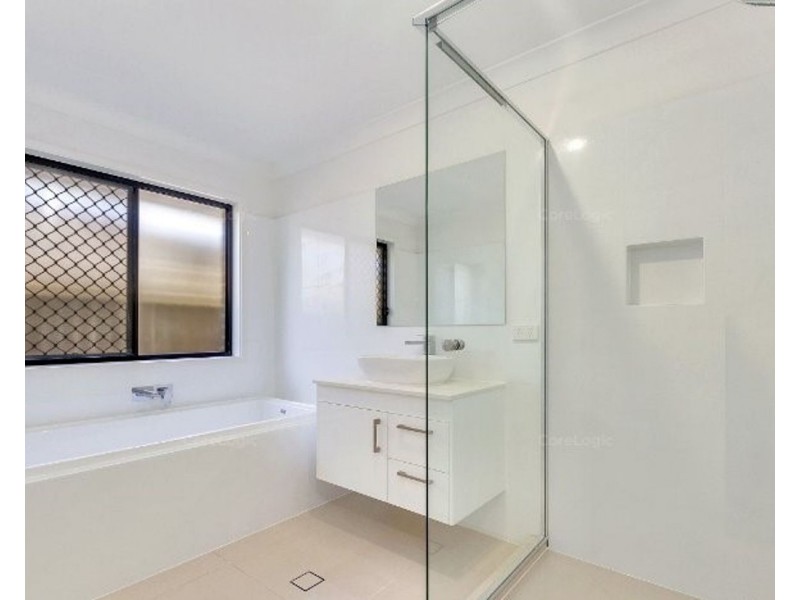 126 Waterside  Esplanade, Caboolture South QLD 4510