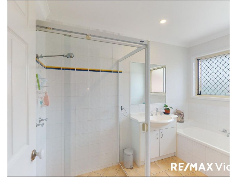 1 Hilltop Court, Morayfield QLD 4506