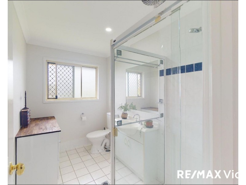 1 Hilltop Court, Morayfield QLD 4506