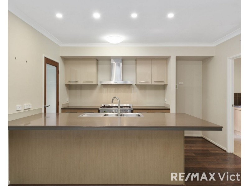 12 Cowen Terrace, North Lakes QLD 4509