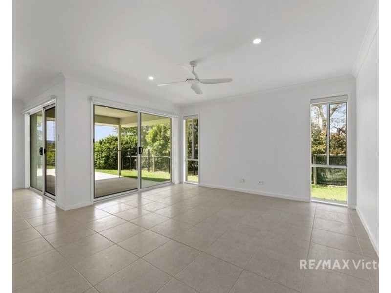 40-42 Sippel Drive, Woodford QLD 4514