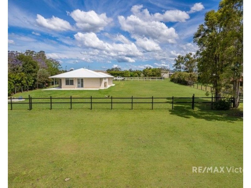 40-42 Sippel Drive, Woodford QLD 4514