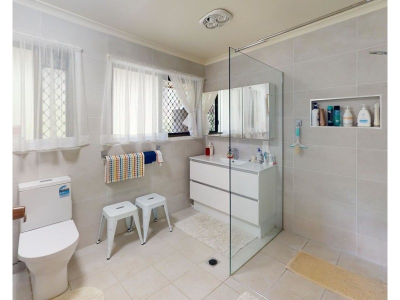 1 Hatchman Court, Elimbah QLD 4516