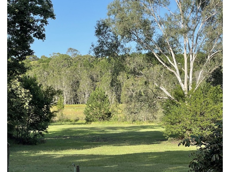 52 Hall Road, Elimbah QLD 4516