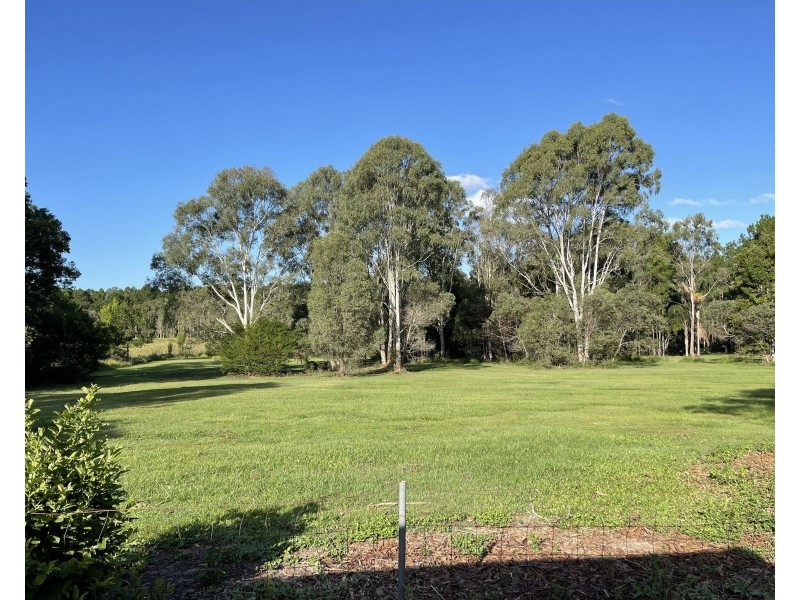 52 Hall Road, Elimbah QLD 4516