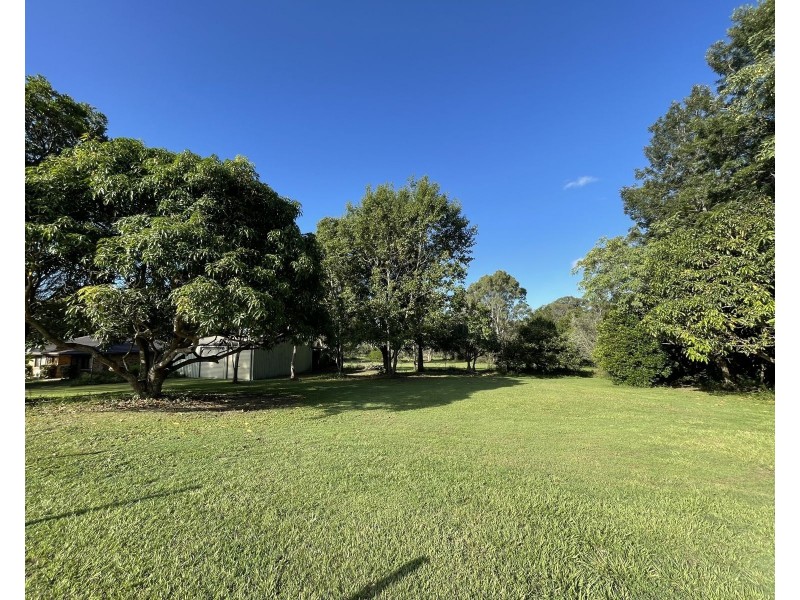 52 Hall Road, Elimbah QLD 4516