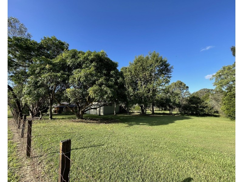 52 Hall Road, Elimbah QLD 4516