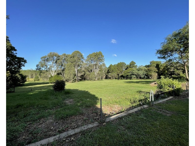 52 Hall Road, Elimbah QLD 4516