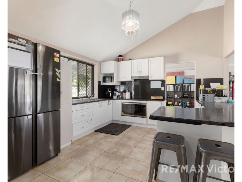 17 Coolbart Court, Morayfield QLD 4506