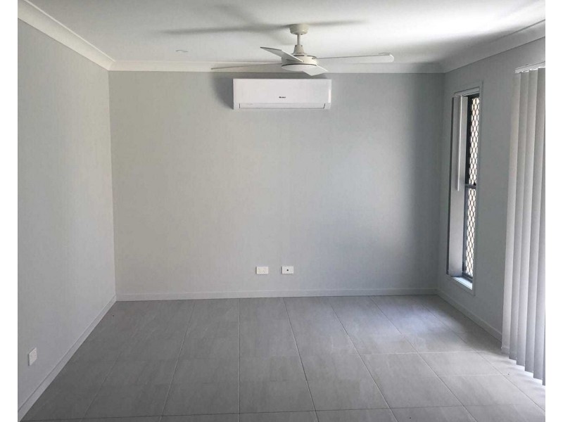 1 & 2/22 Kearon Way, Morayfield QLD 4506