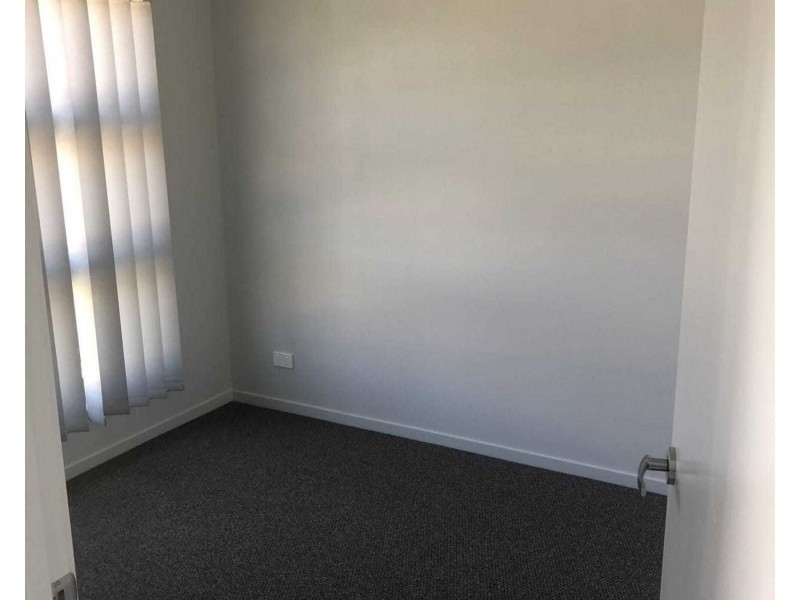 1 & 2/22 Kearon Way, Morayfield QLD 4506