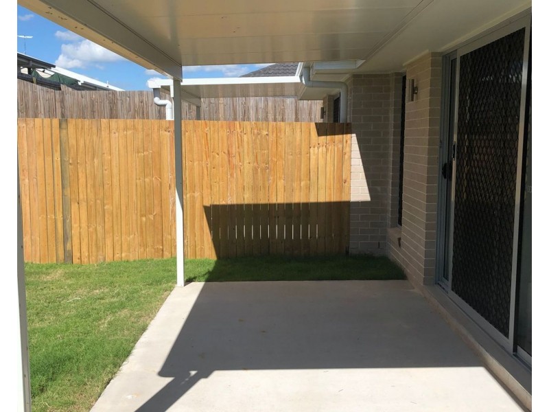 1 & 2/22 Kearon Way, Morayfield QLD 4506