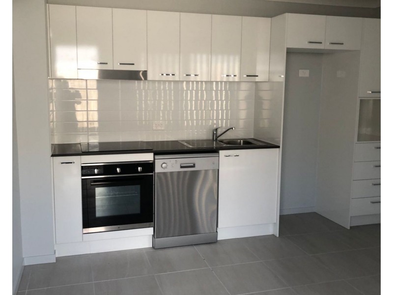 1 & 2/22 Kearon Way, Morayfield QLD 4506