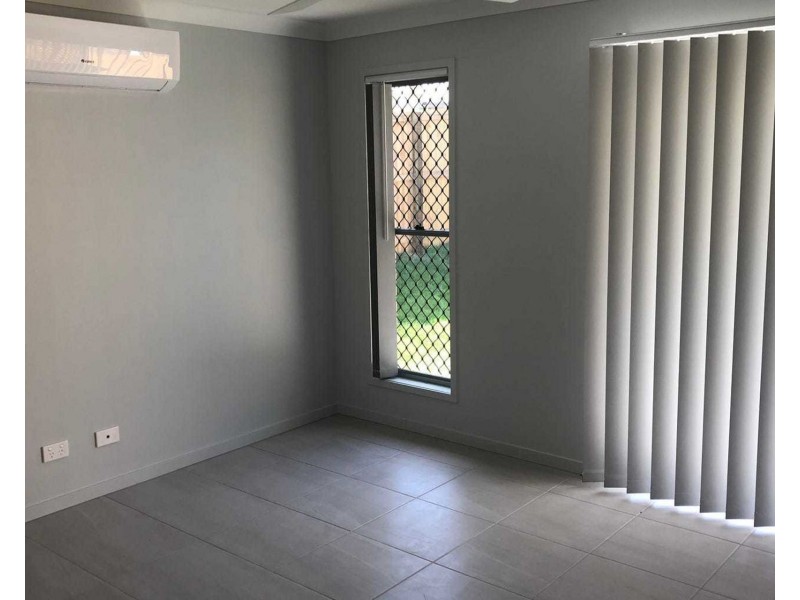 1 & 2/22 Kearon Way, Morayfield QLD 4506