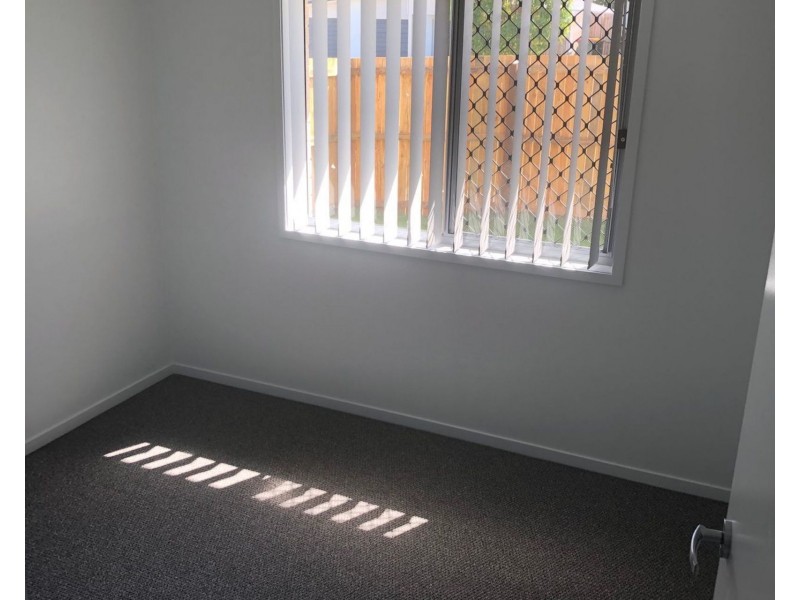 1 & 2/22 Kearon Way, Morayfield QLD 4506