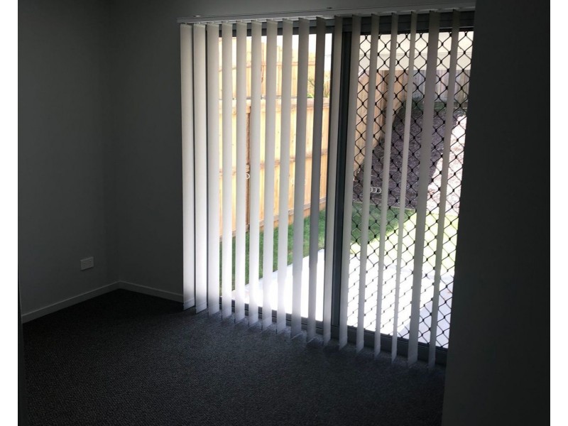 1 & 2/22 Kearon Way, Morayfield QLD 4506